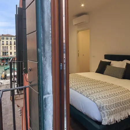 Rialto Deluxe Grand Canal View R&r